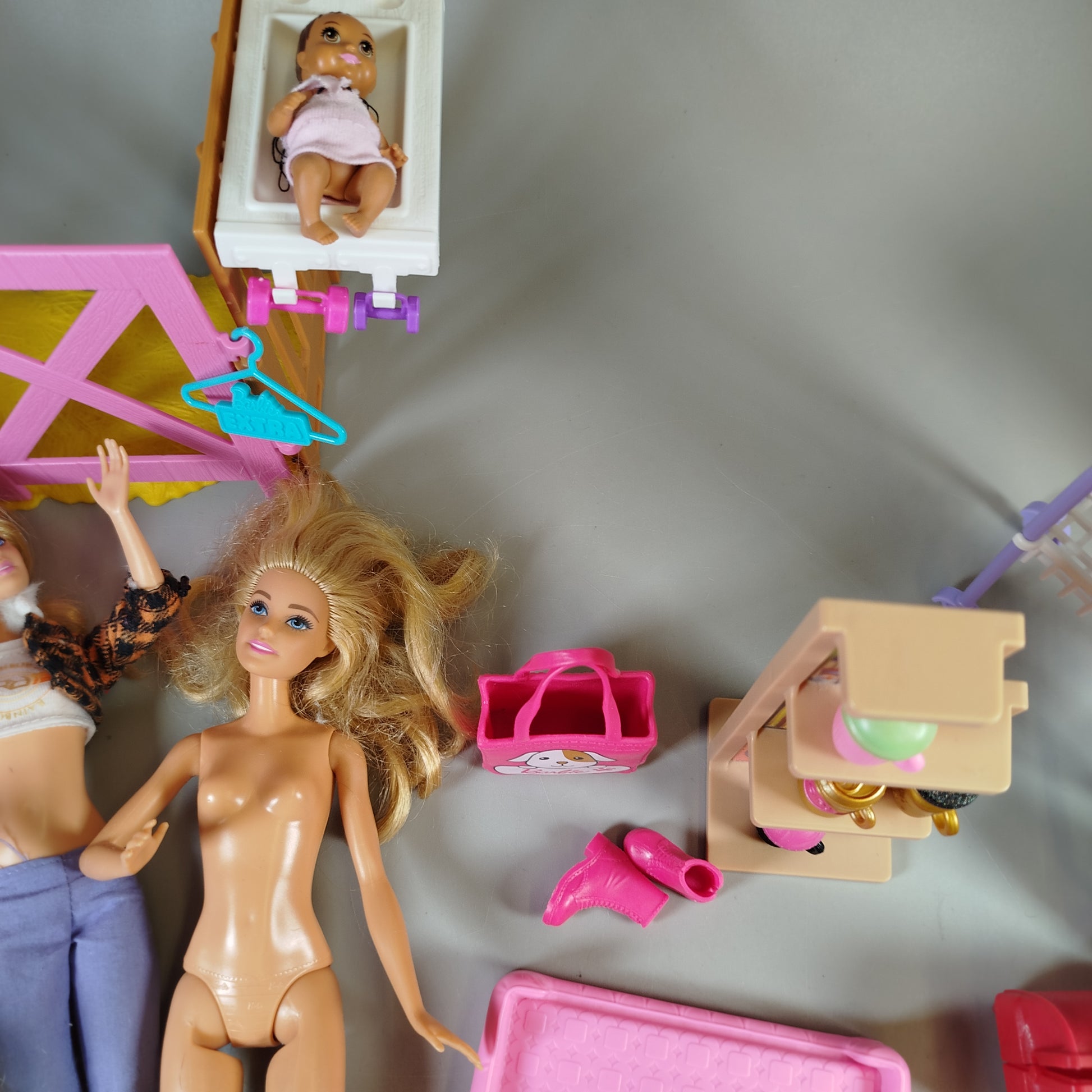 Mattel Barbie-Puppen Set von 8 mit Zubehör, ohne OVP