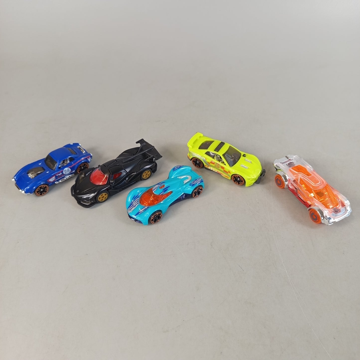 Hot Wheels Bundle Autos Traktor Rakete Feuerwehr