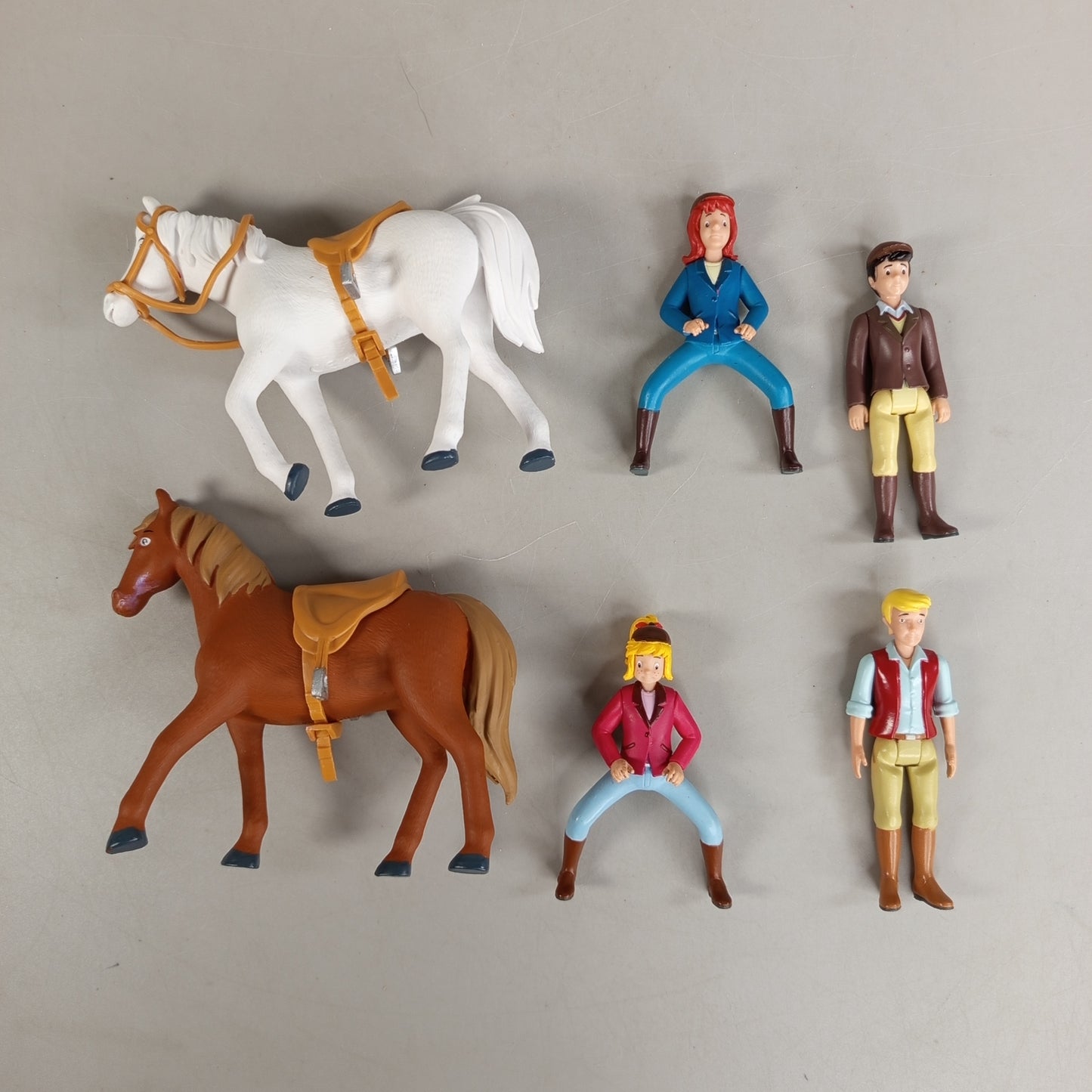 Kiddinx Figuren-Set – Pferdespringen mit Hindernissen, 6-teilig