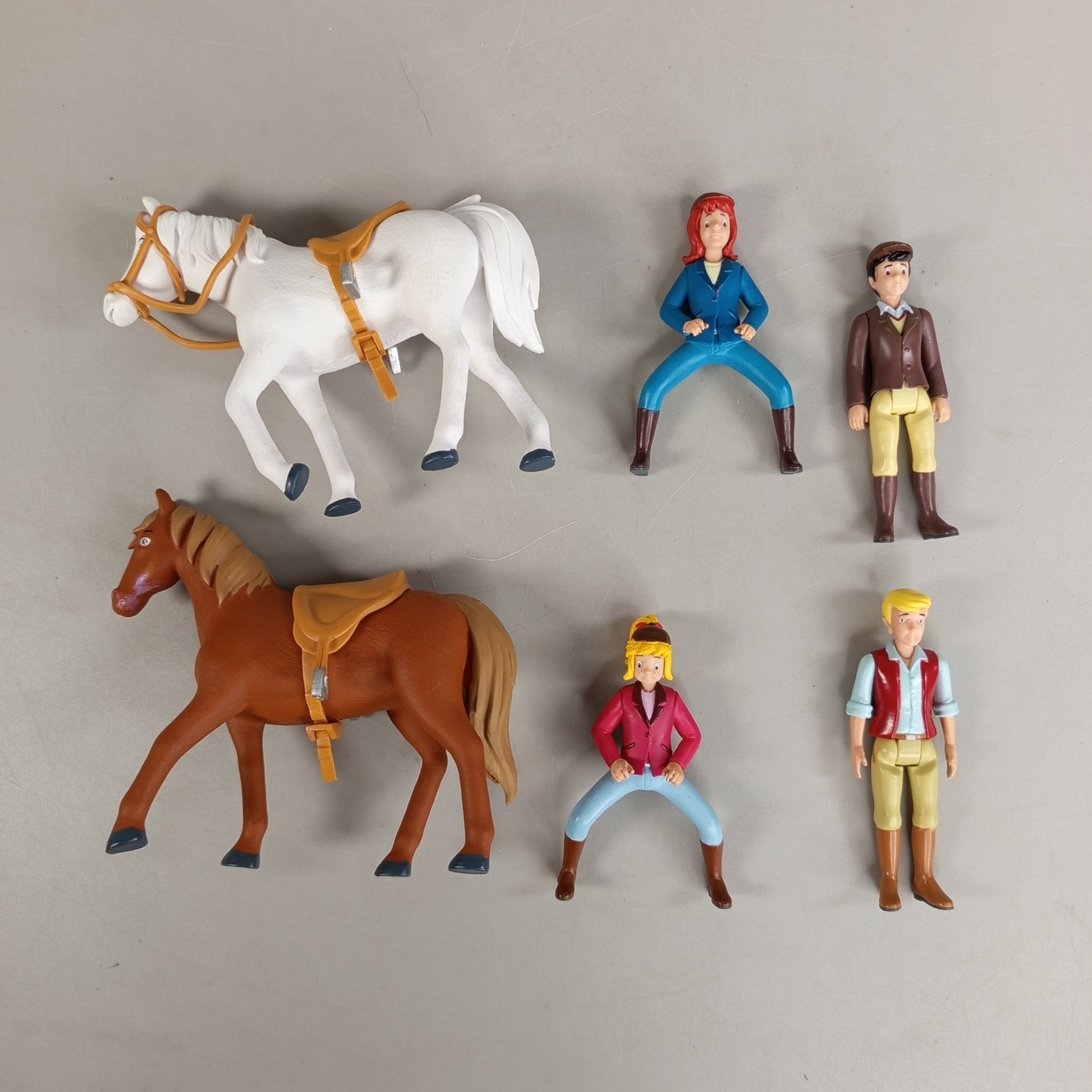 Kiddinx Figuren-Set – Pferdespringen mit Hindernissen, 6-teilig