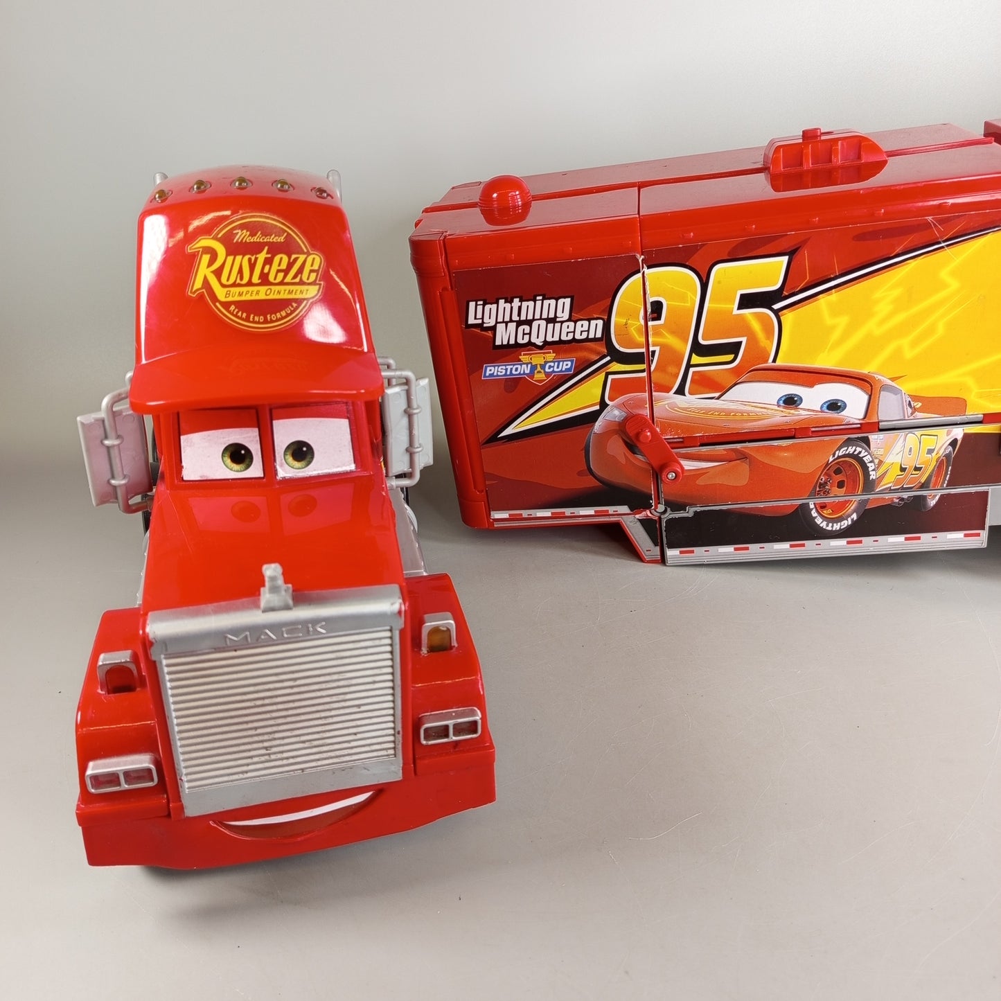 Disney Pixar Cars Truck Lightning McQueen & Mack, gebraucht, ab 3 Jahre 