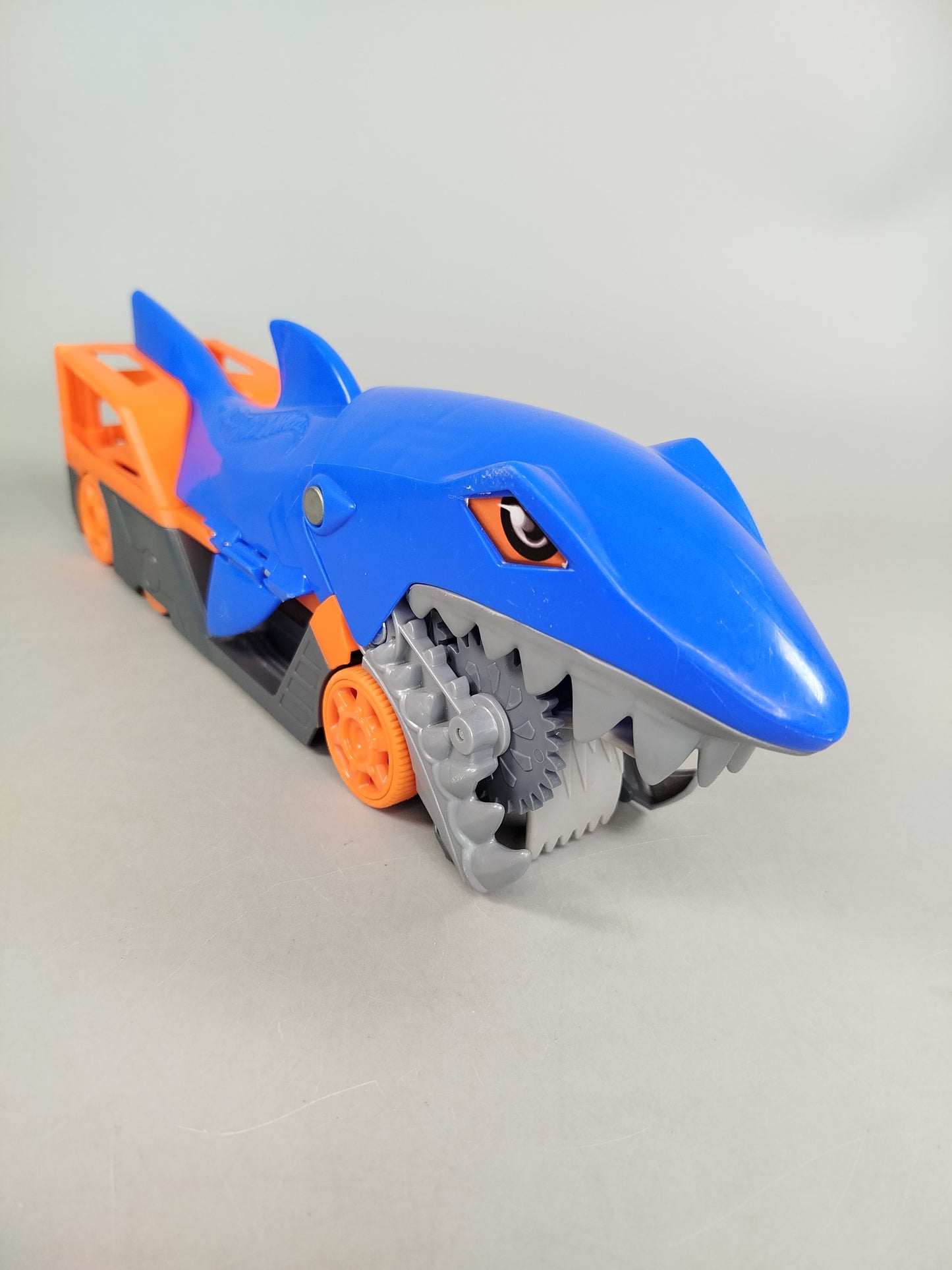 Hot Wheels Fahrzeug – Hai-Design Rennwagen