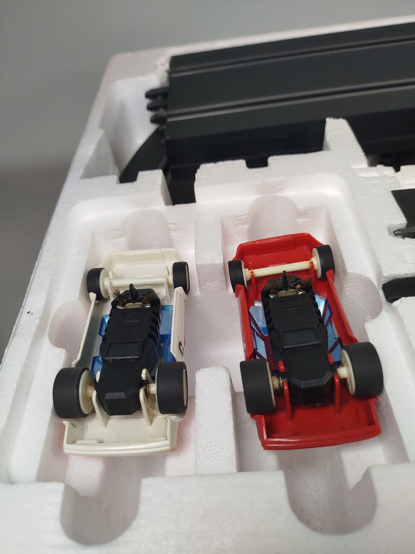 Carrera Autorennbahn M Trophy 40100 – Set mit 2 BMW M1 Slotcars, OVP