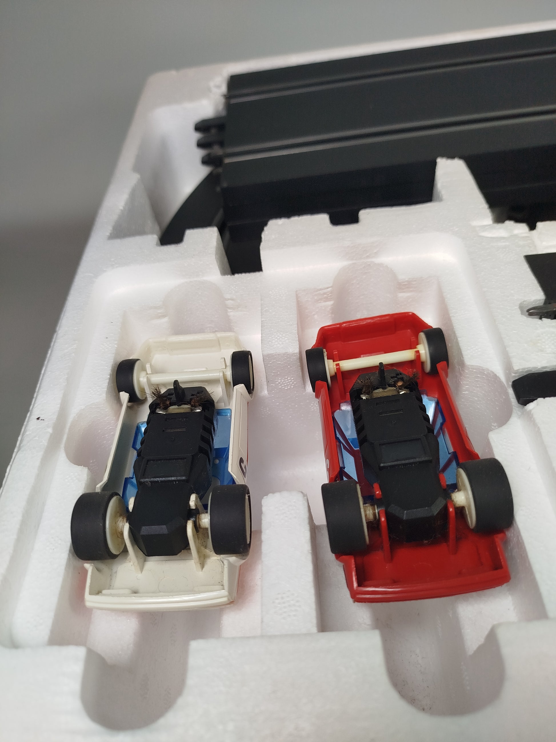 Carrera Autorennbahn M Trophy 40100 – Set mit 2 BMW M1 Slotcars, OVP