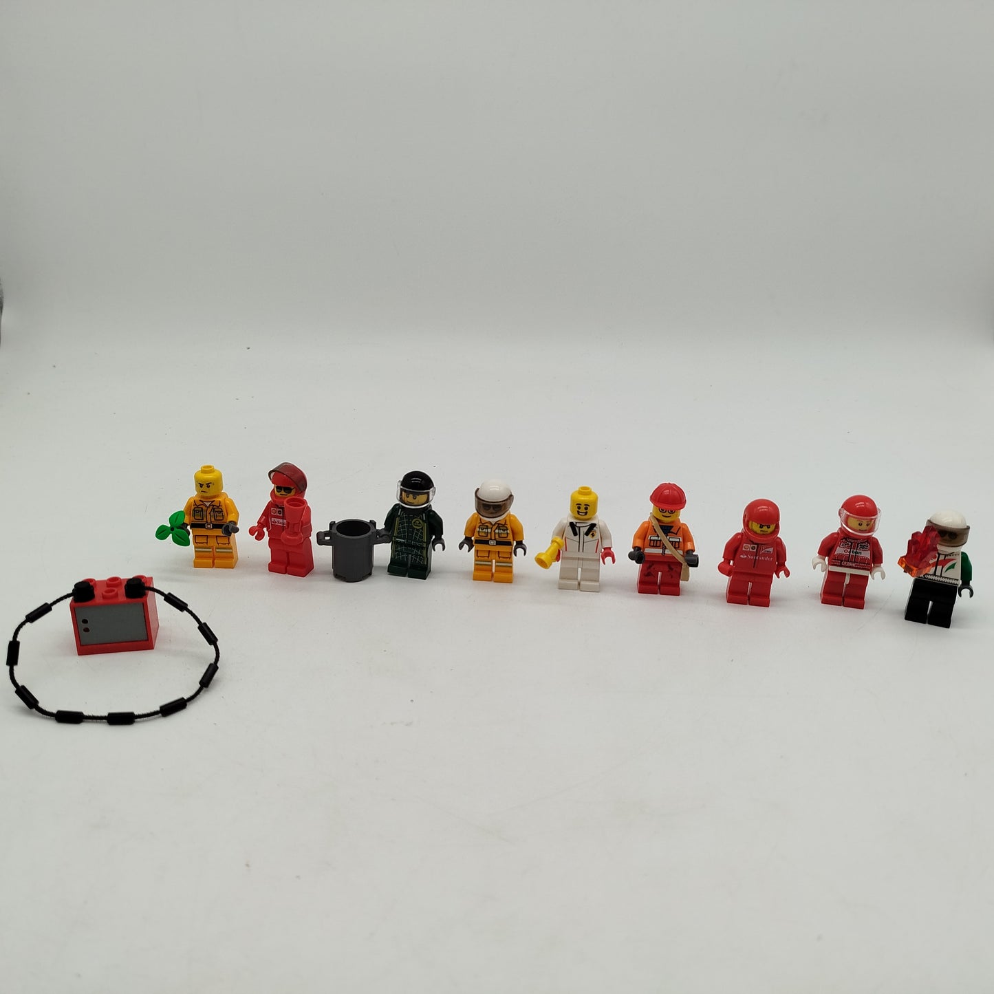 LEGO Minifiguren Set mit 9 Rennfahrer & Zubehör