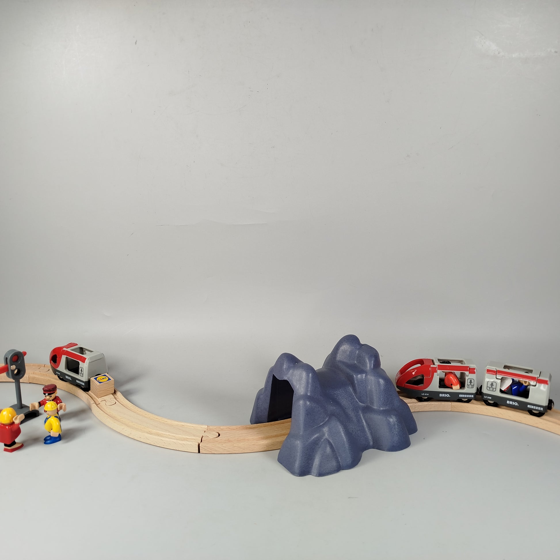 BRIO Holzeisenbahn-Set mit Tunnel und Zug
