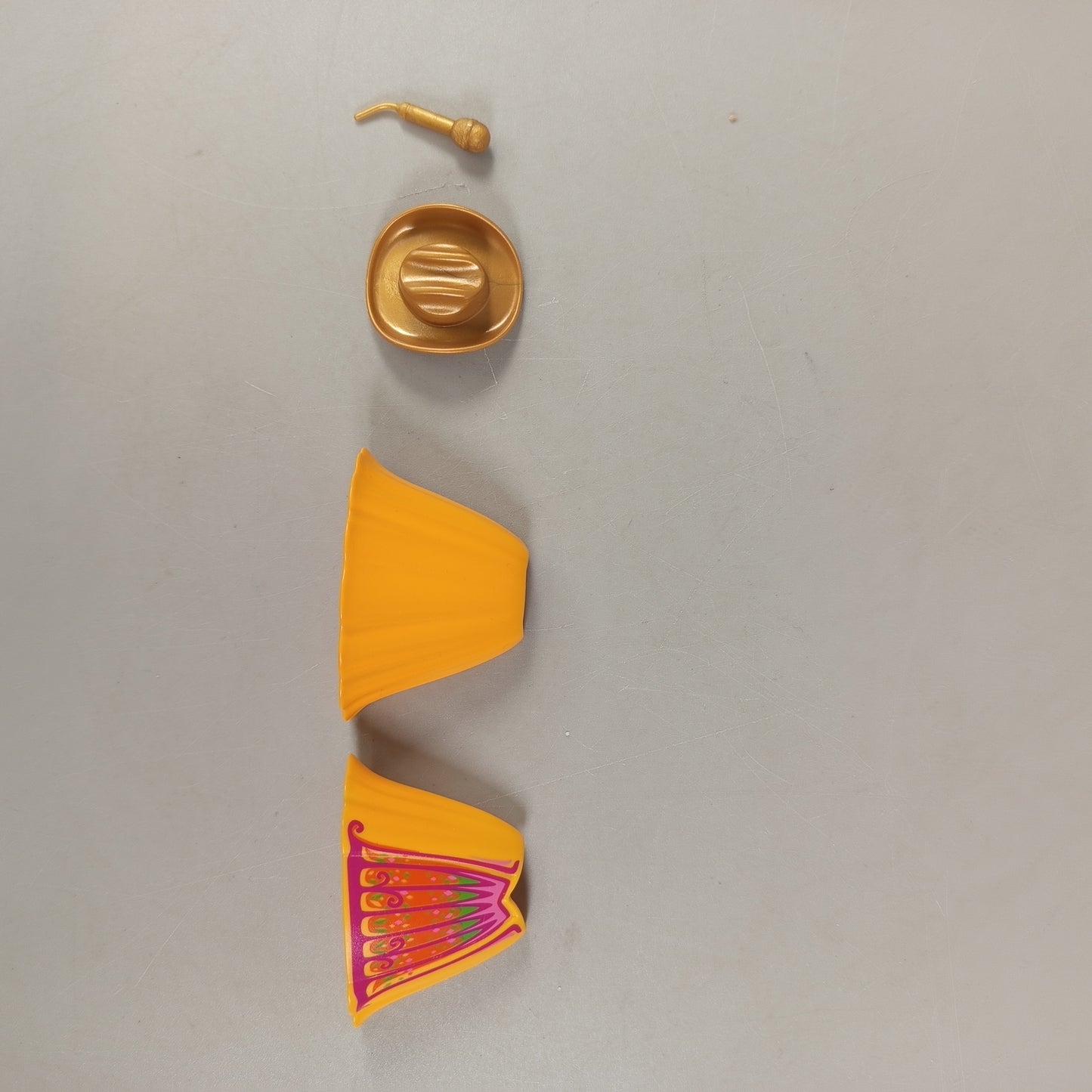 Playmobil Figuren Set von 7 mit Zubehör – Cowboy, Feuerwehr, Freizeitfiguren