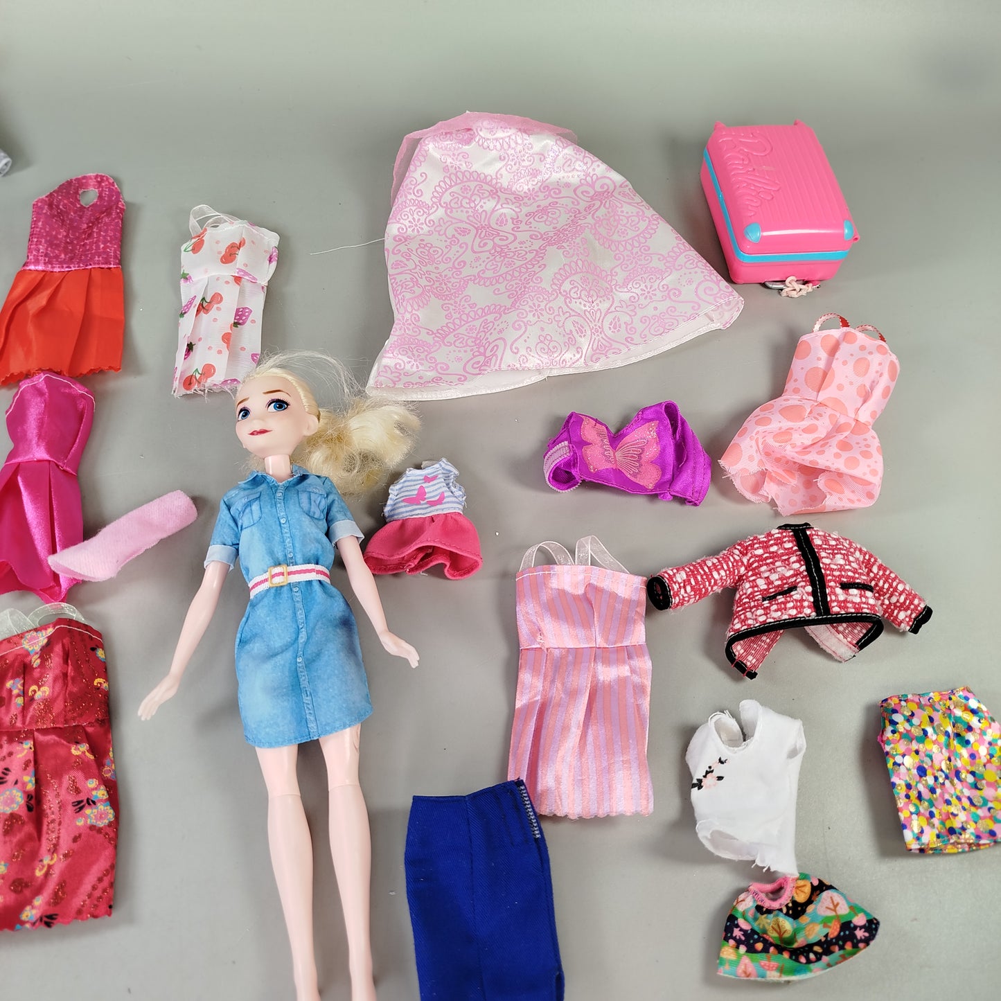 Disney Puppen-Set – Modepuppe mit Kleidung & Zubehör