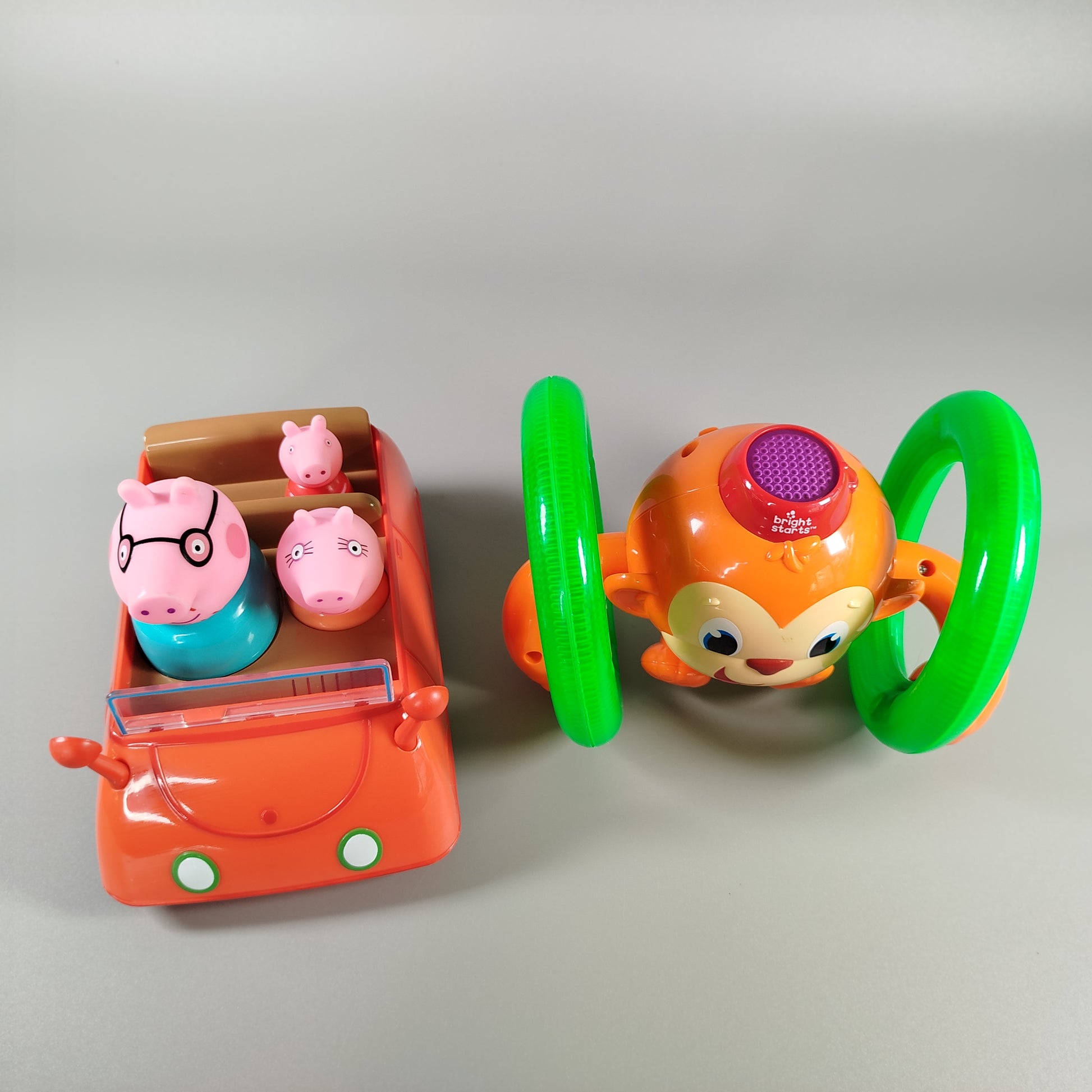  Spielfiguren & Auto - Peppa Pig & Affe