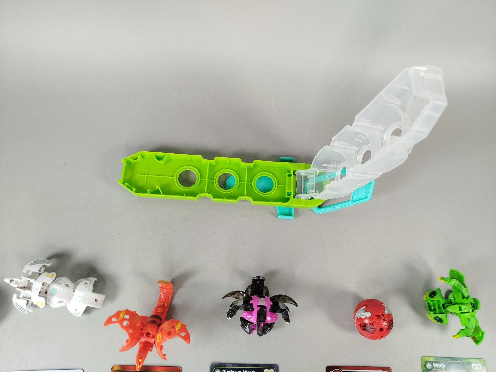 Bakugan Figuren Set von 6 mit Karten und Baku-Clip