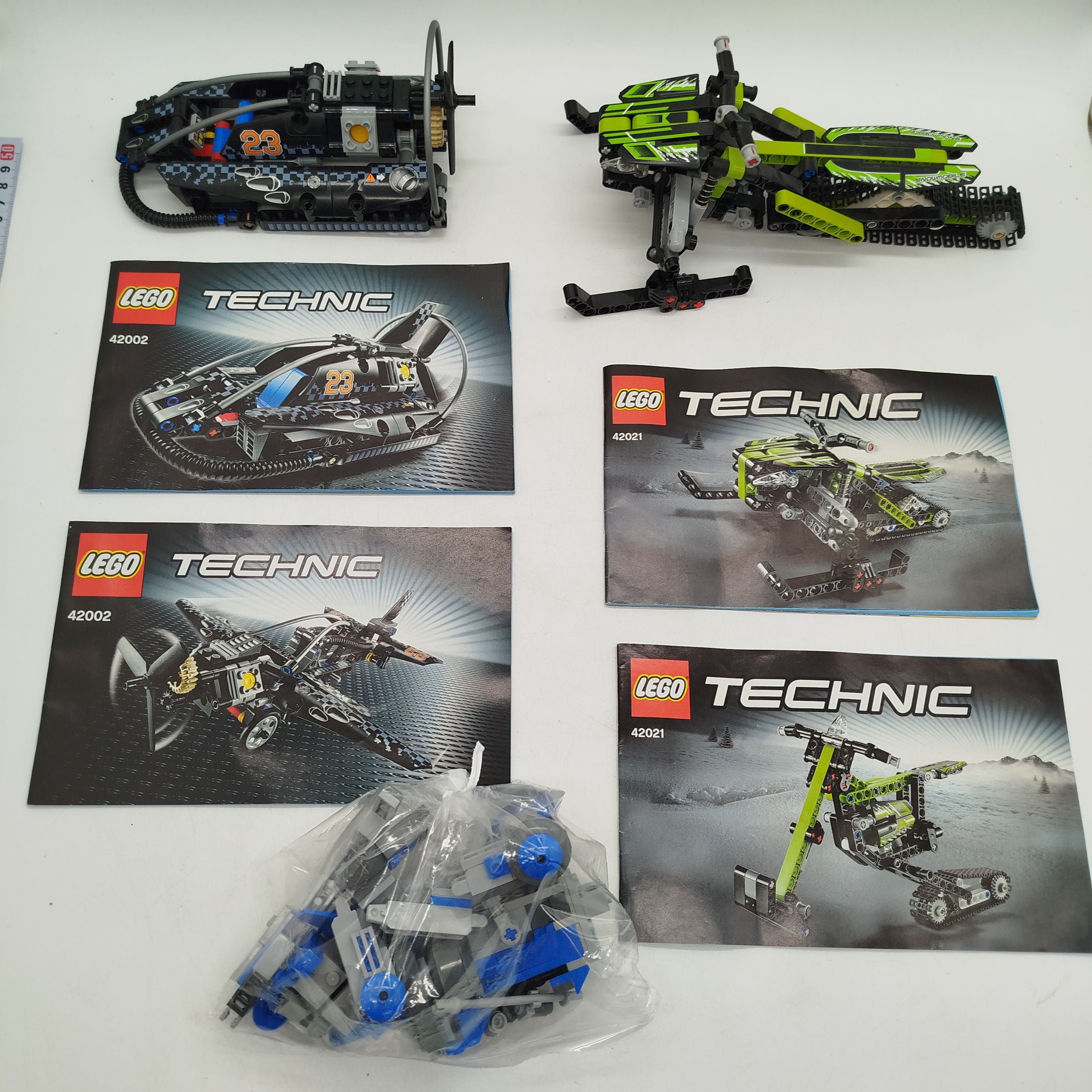 LEGO Bundle Technic 42002 42021 Set von 2 Luftkissenboot & Schneemobil, ab 6 Jahre 