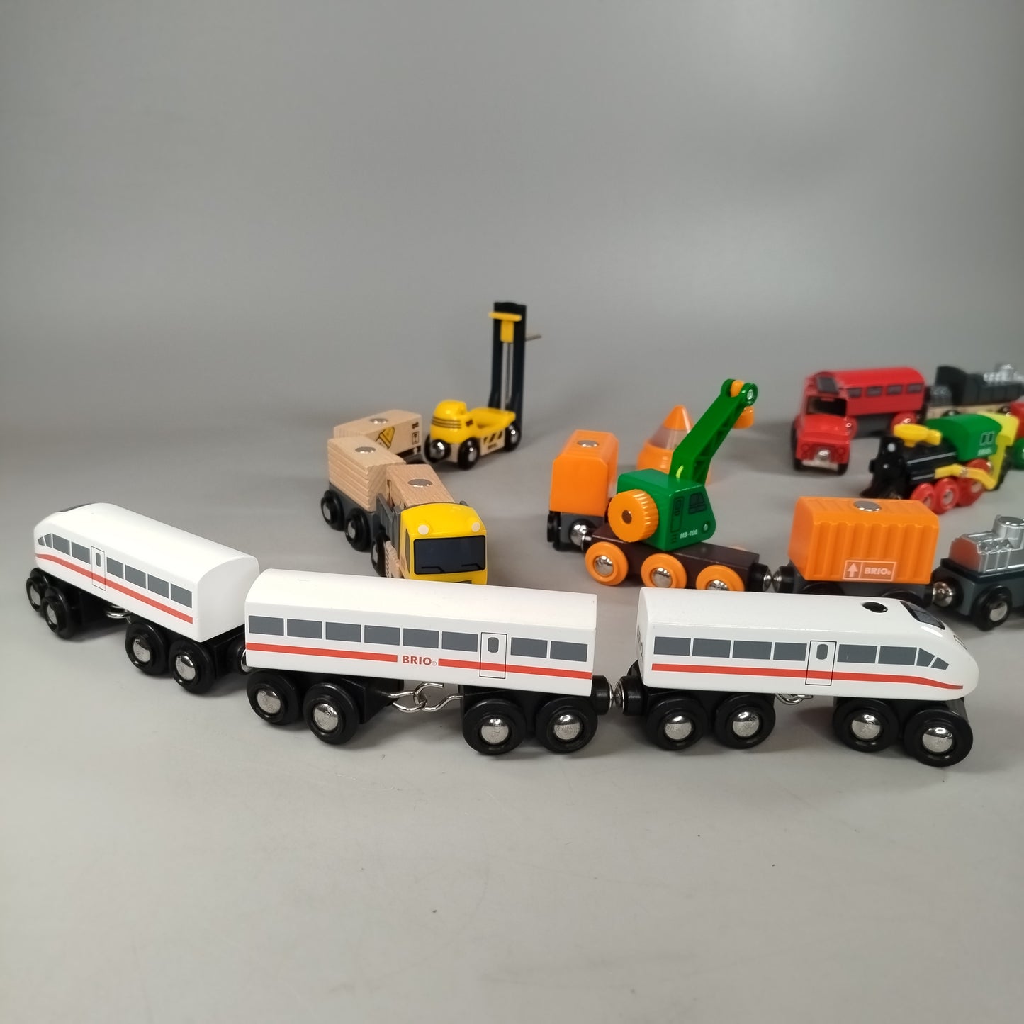 BRIO Bundle Holzeisenbahn Züge & Waggons