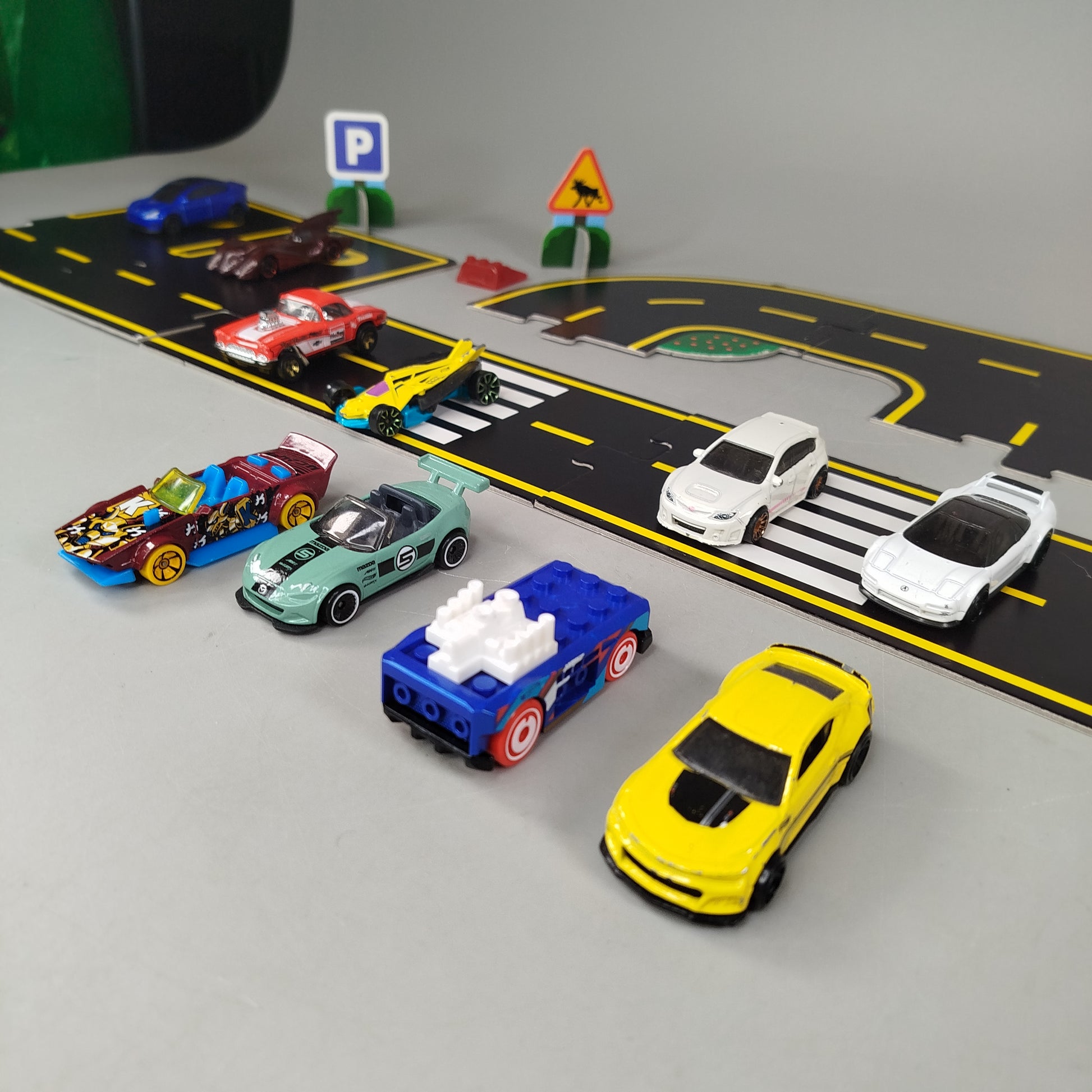 Autospiel-Set mit Straßenpuzzle & 12 Fahrzeugen