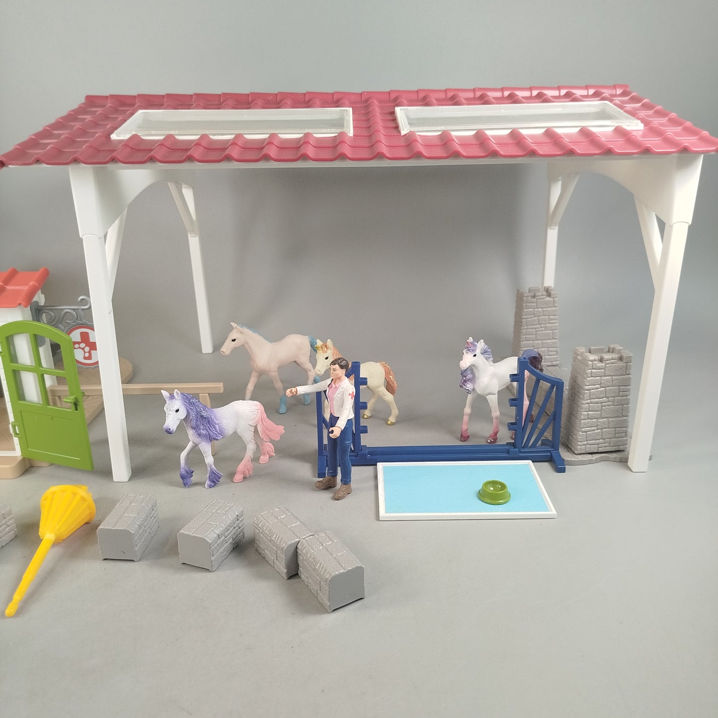 Schleich Bundle Bauernhof Stall & Pferdefiguren