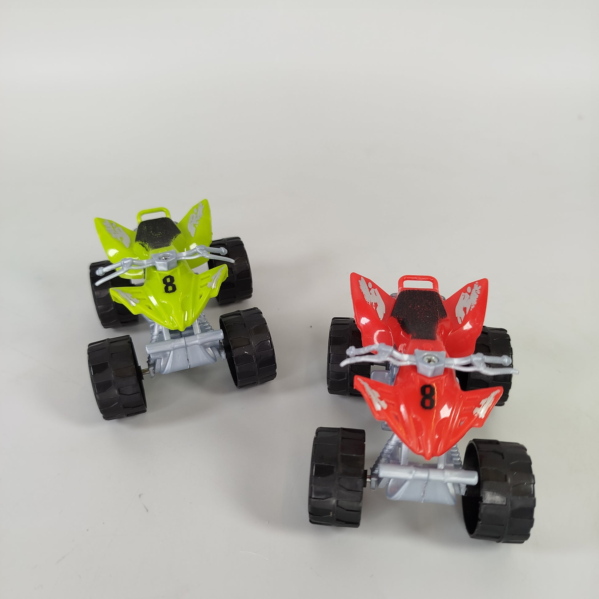  RC-Spielzeug-Set: Stuntauto und Mini-ATVs