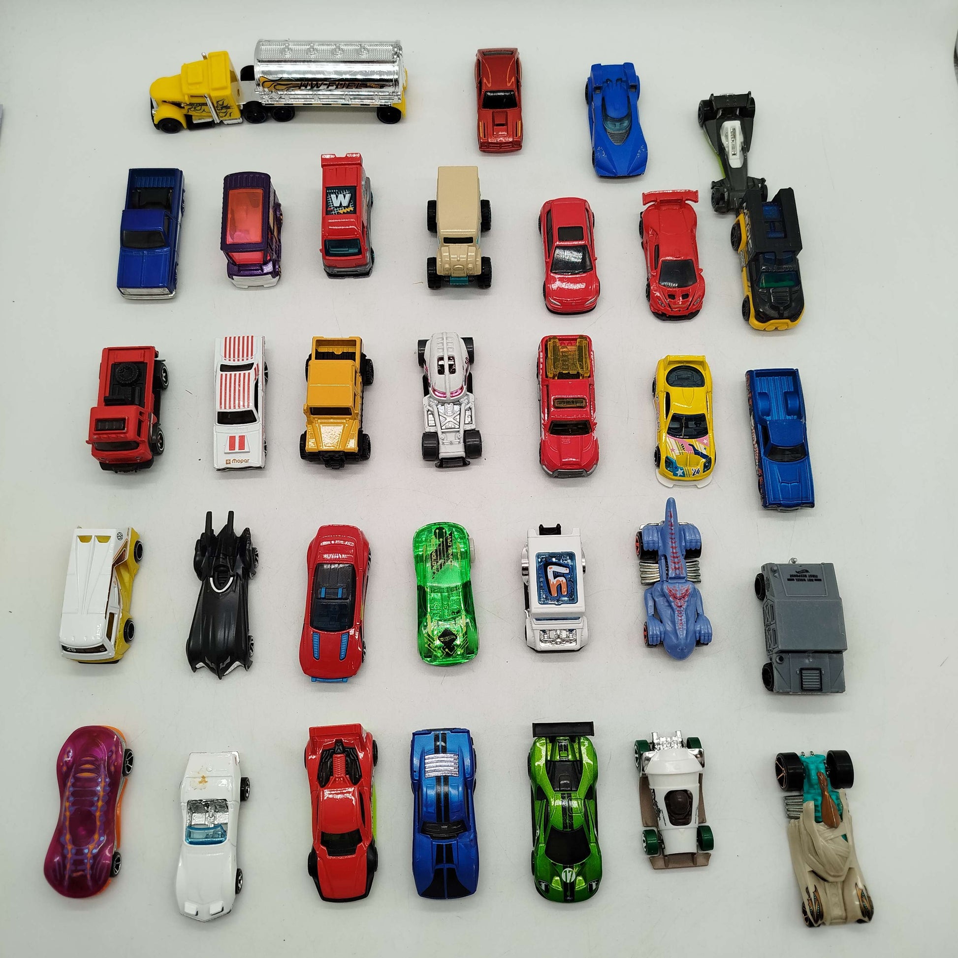 Hot Wheels Bundle 33x Miniaturautos, gebraucht, ab 6 Jahre 