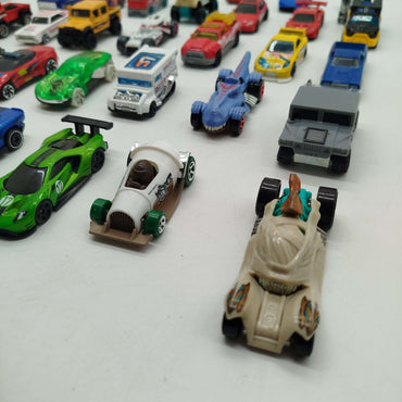 Hot Wheels Bundle 33x Miniaturautos, gebraucht, ab 6 Jahre 