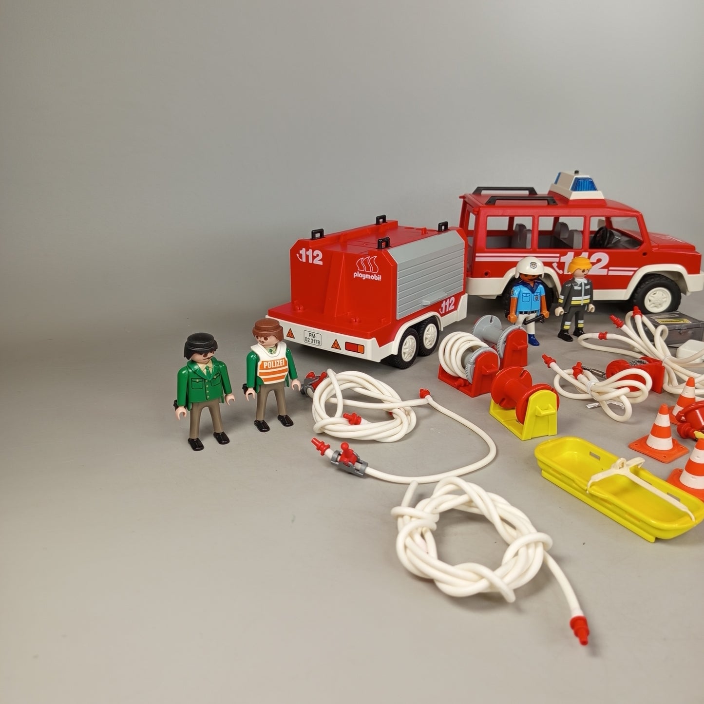 Playmobil Feuerwehr Fahrzeuge mit Anhänger & Figuren