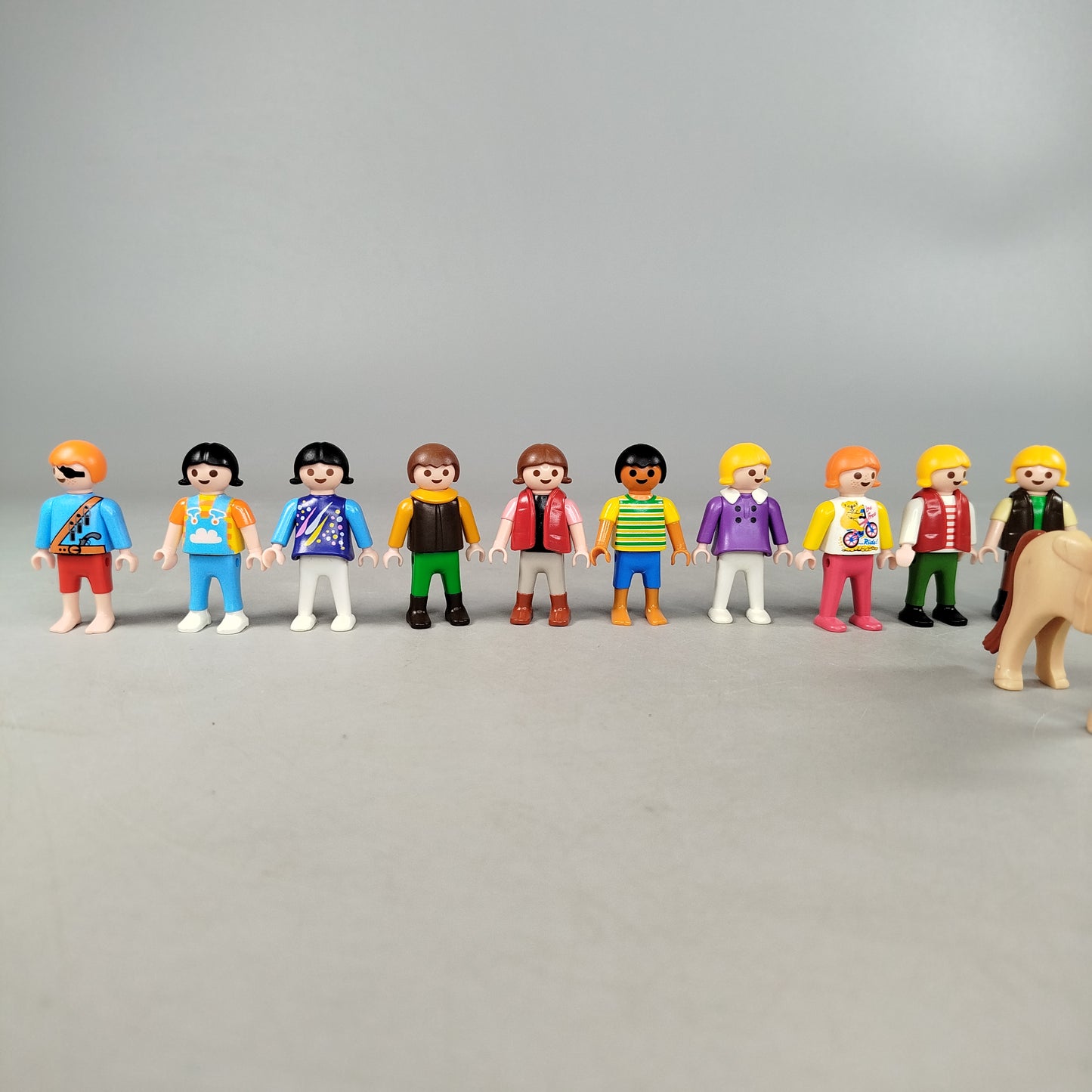 Bundle Playmobil Set von 17 Figuren & Pferd, gebraucht, ab 3 Jahre 