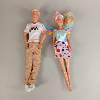 Simba Puppenfamilie Set von 8 Spielfiguren – mit Flügelpuppe