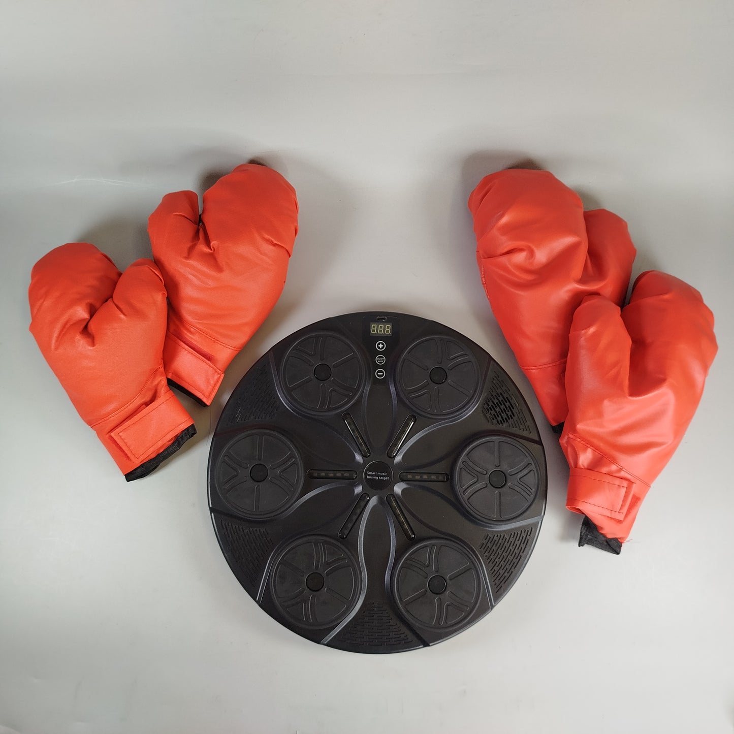  Boxmaschine mit Musik und Handschuhen
