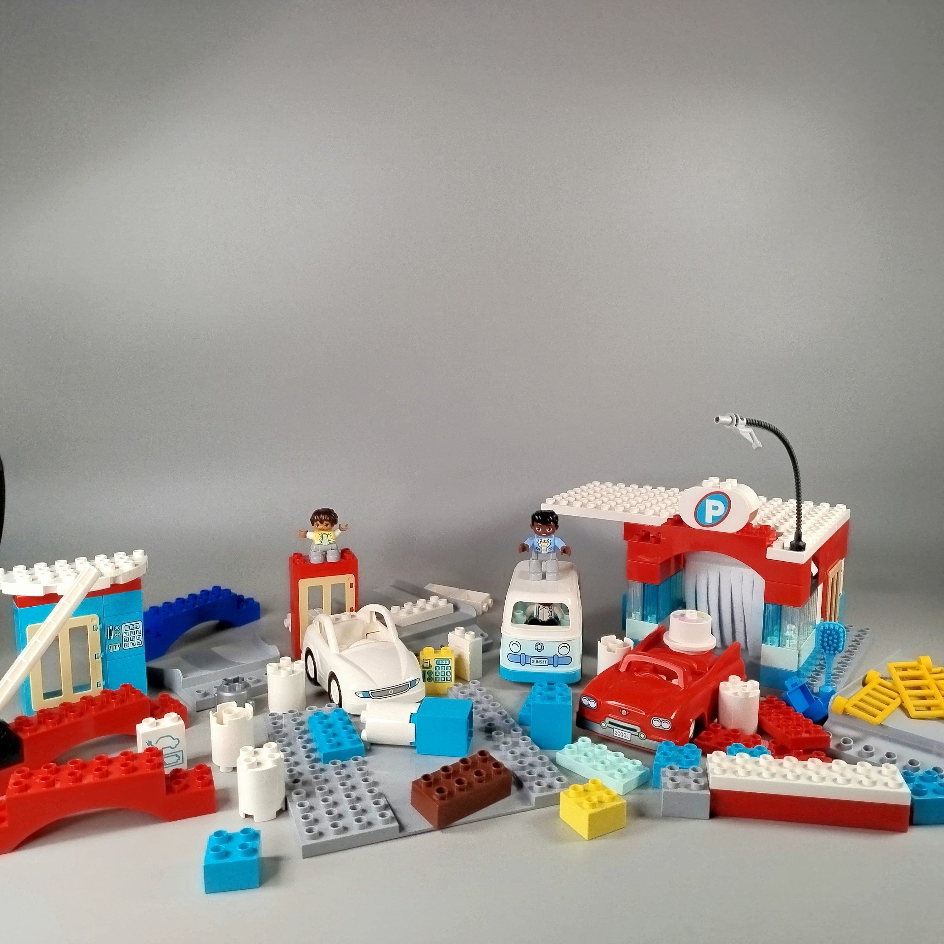 LEGO DUPLO Set - Parkhaus & Fahrzeuge mit Autowaschanlage