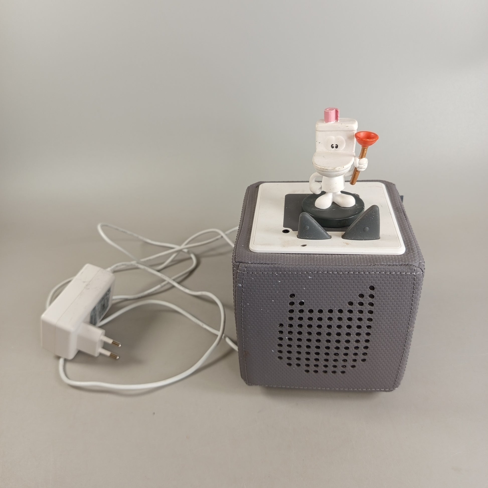 tonies Toniebox grau – Hörspielbox mit Figur & Ladestation