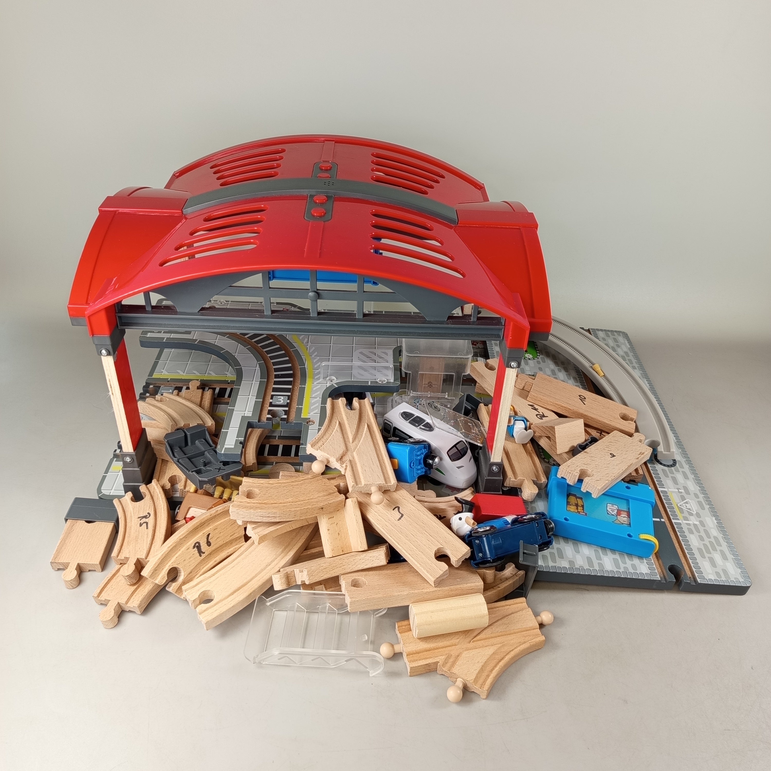 Brio Bundle Holzbahn Bahnhof & Lok, gebraucht, ab 3 4 5 Jahre | ✅ geprüft 