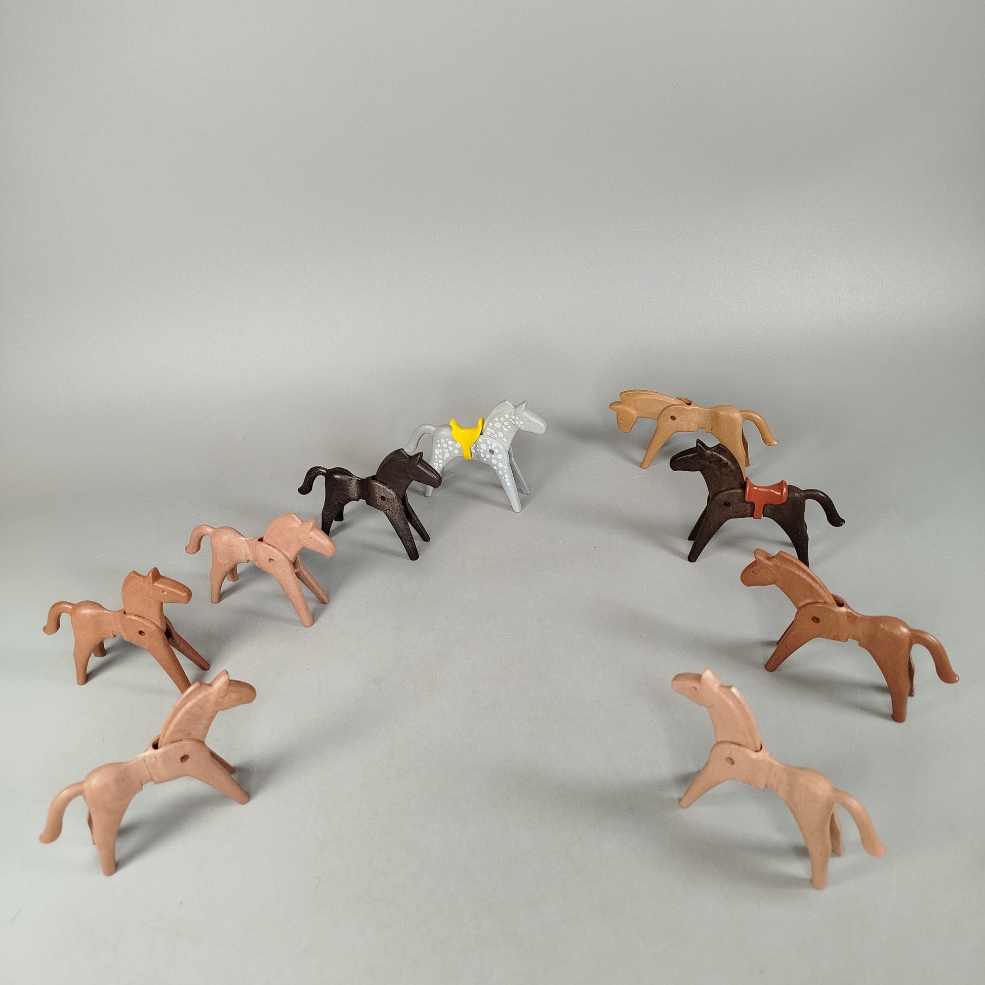 Bundle Playmobil Set von 9 Pferdefiguren, gebraucht, ab 3 Jahre 