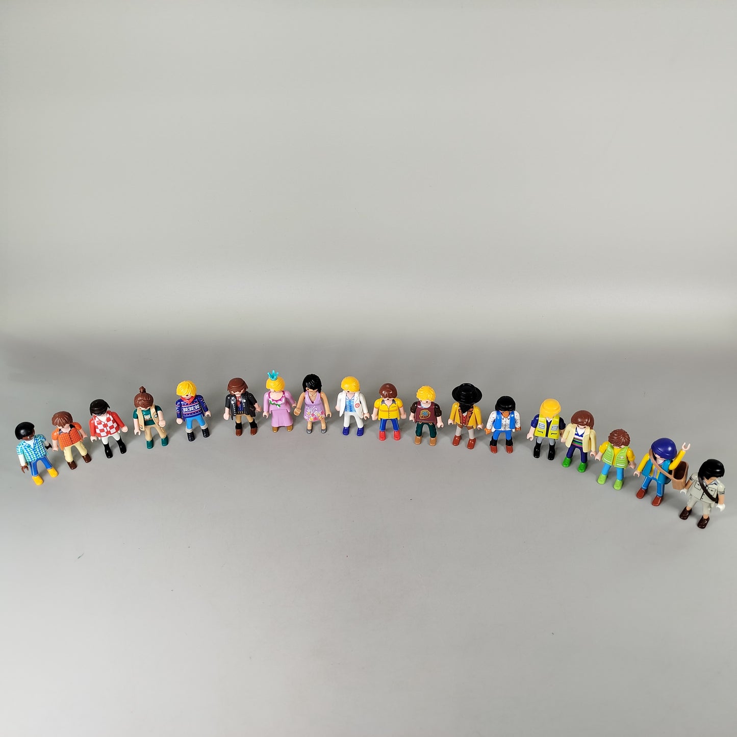 Playmobil Figuren Set von 18 Charakteren aus verschiedenen Themenwelten
