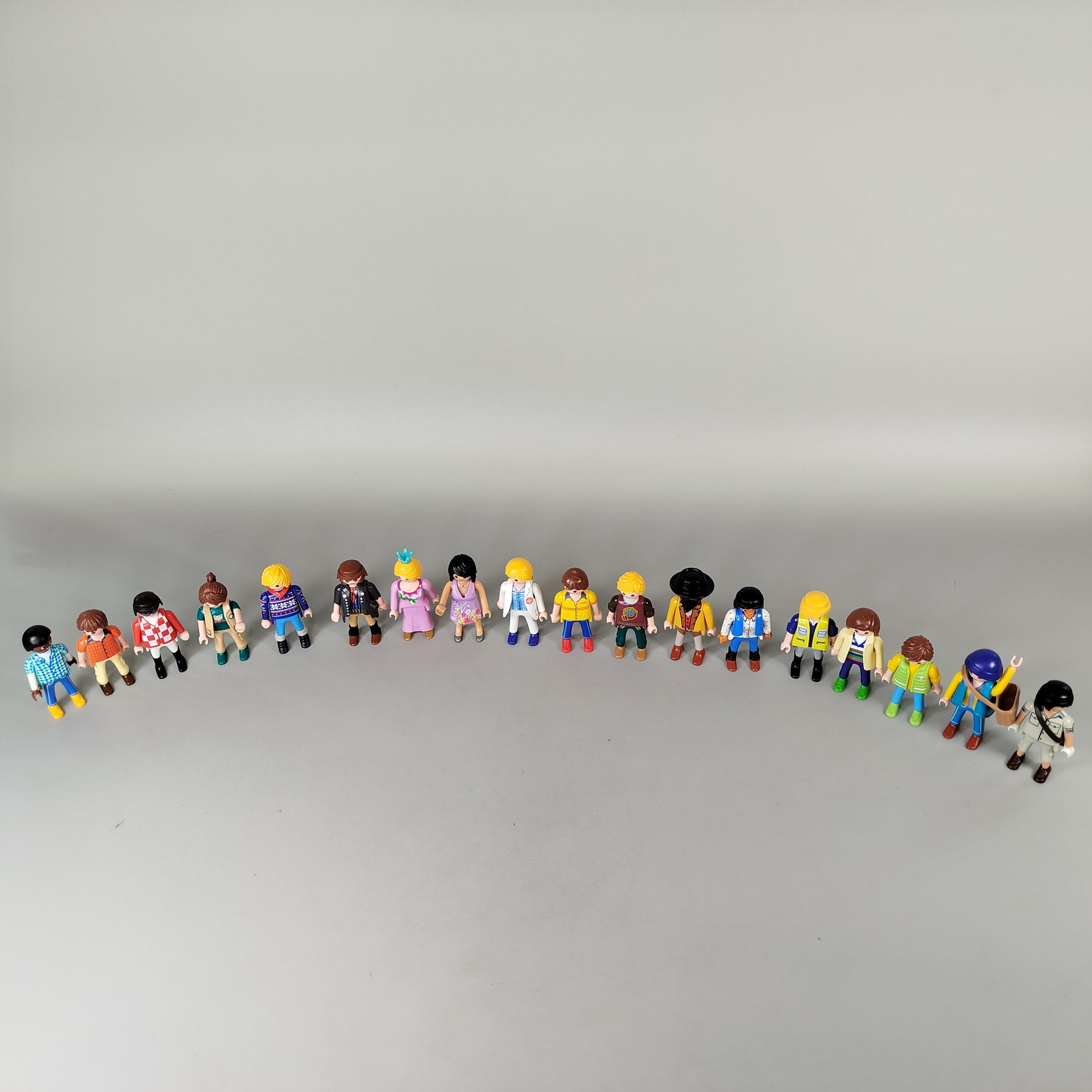 Playmobil Figuren Set von 18 Charakteren aus verschiedenen Themenwelten