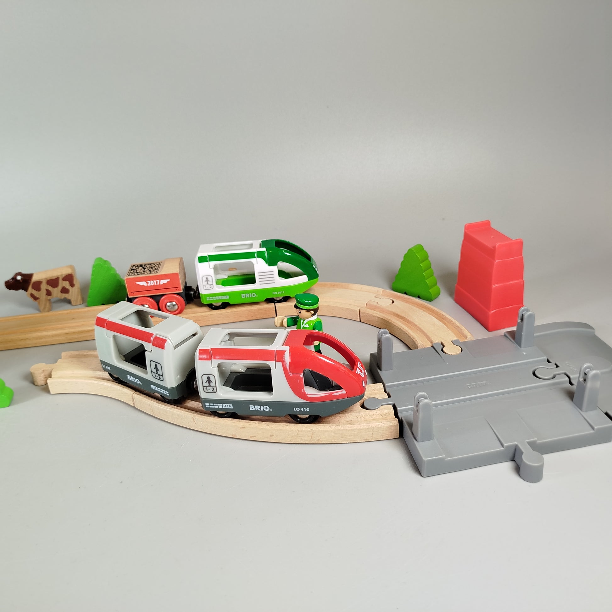 BRIO Holzeisenbahn Set – Züge, Schienen, Figuren & Zubehör