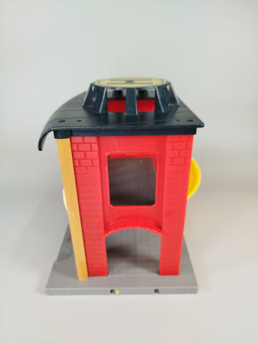 BRIO Feuerwehrstation mit Hubschrauber-Landeplatz & Rutsche