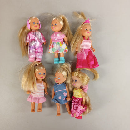 Simba Puppenfamilie Set von 8 Spielfiguren – mit Flügelpuppe