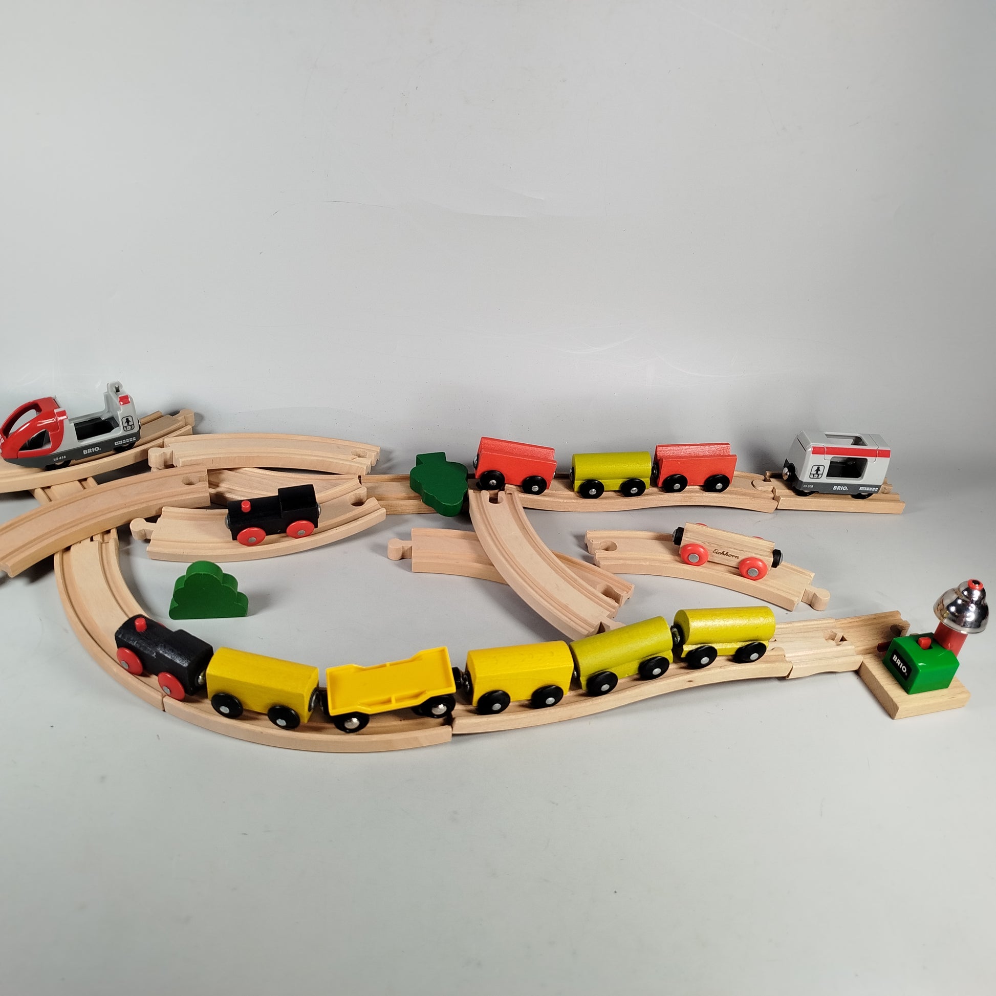 Brio Holz-Eisenbahn-Set mit Zügen & Zubehör