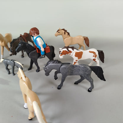 Playmobil Pferde Set – 9 Pferde & 1 Spielfigur, Reiterhof Zubehör