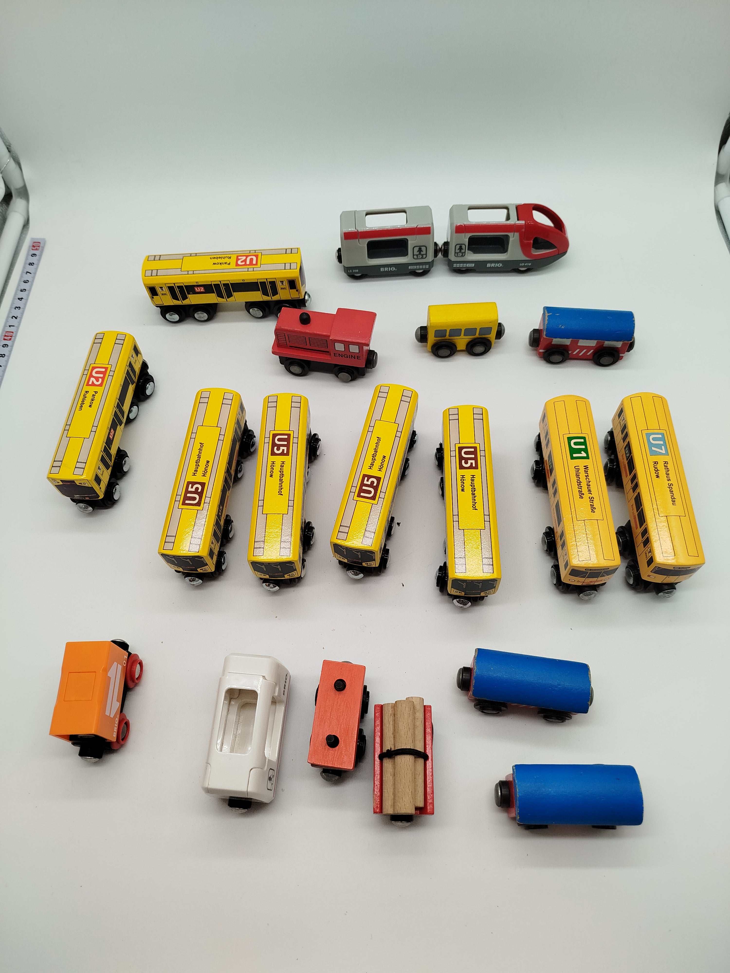 BRIO Holzspielzeug-Set – Bahnschienen und Züge