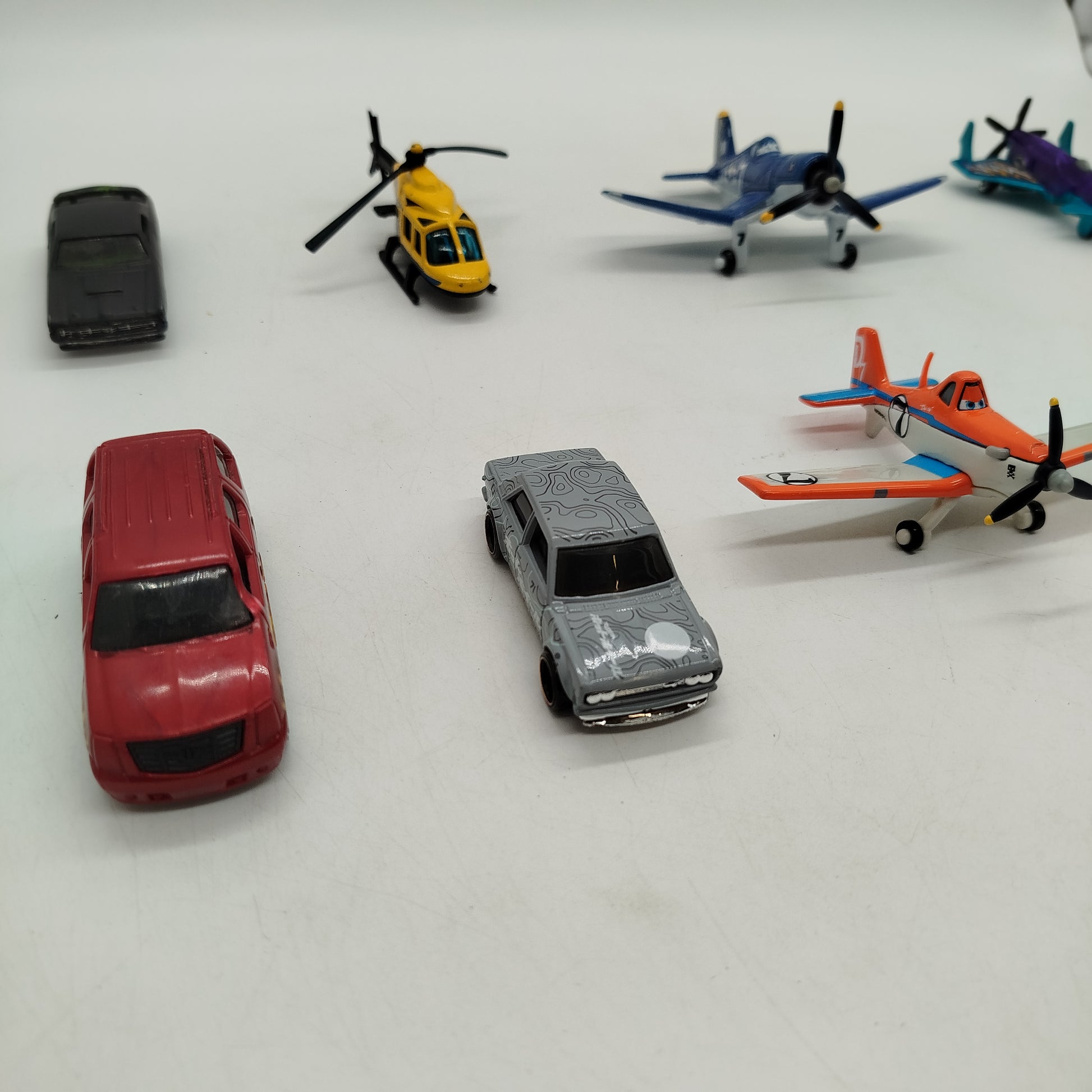 Bundle Hot Wheels x9 Fahrzeuge & Flugzeuge, neuwertig, ab 3 Jahre 