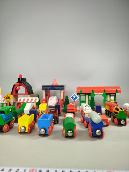 Brio Holzeisenbahn Set – mit Schienen, Fahrzeugen & Zubehör, 55-tlg.