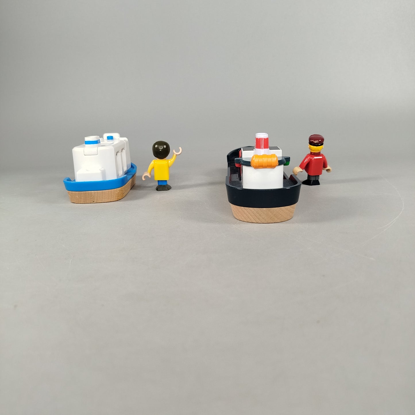 Bundle BRIO 🚤✨ x2 Boote mit Figuren, neuwertig, ab 3 4 5 Jahre | ✅ geprüft 