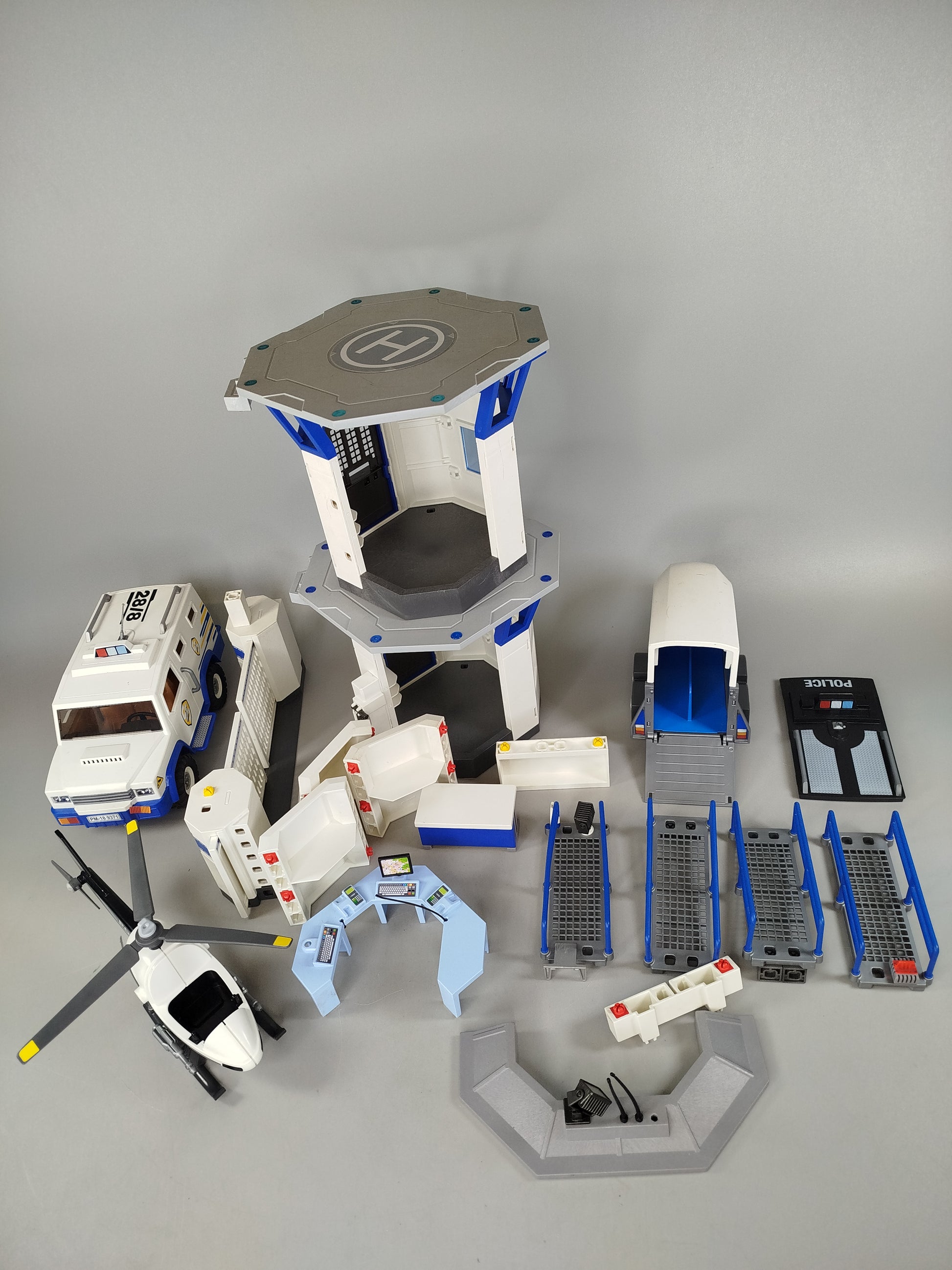 Playmobil Polizei Figuren, Zubehör & Teile einer Polizeistation, großes Set