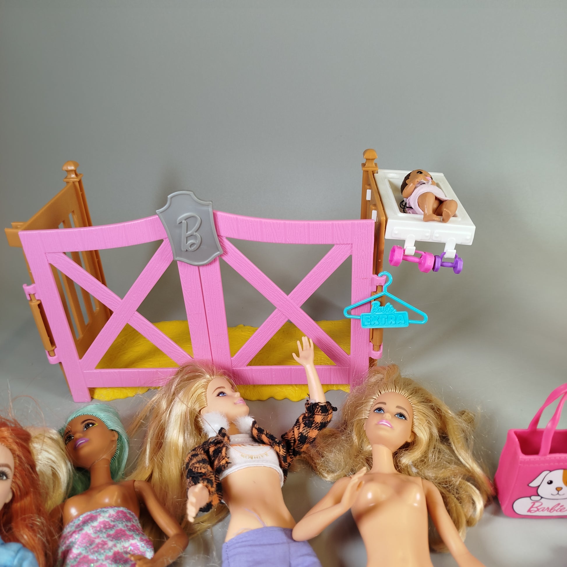 Mattel Barbie-Puppen Set von 8 mit Zubehör, ohne OVP