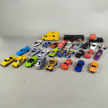 Hot Wheels, Siku & Mattel Fahrzeug-Konvolut – 30 Autos, Lkw & Busse aus Metall
