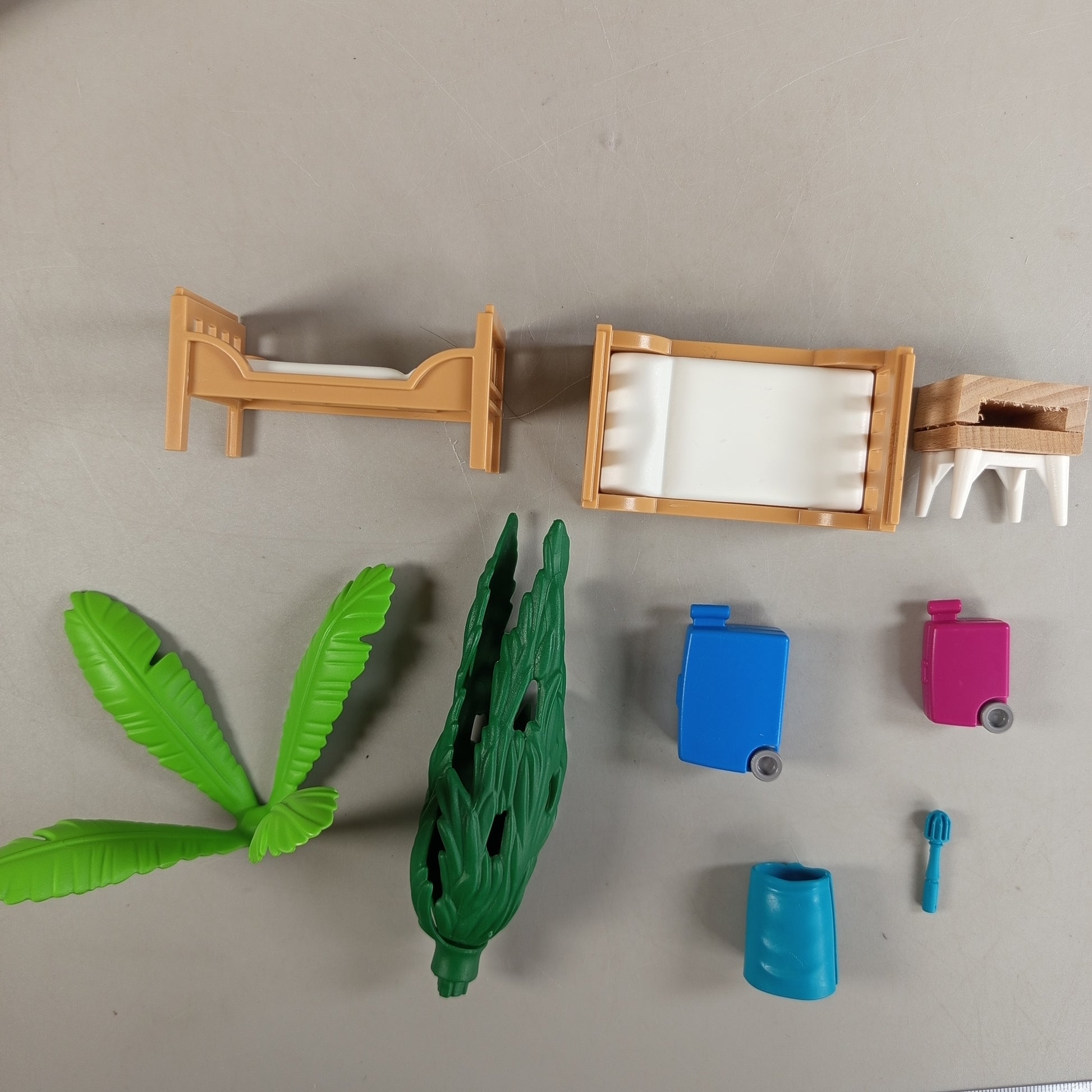 Playmobil Ferienhaus mit Pool & Rutsche – Playset mit Figur