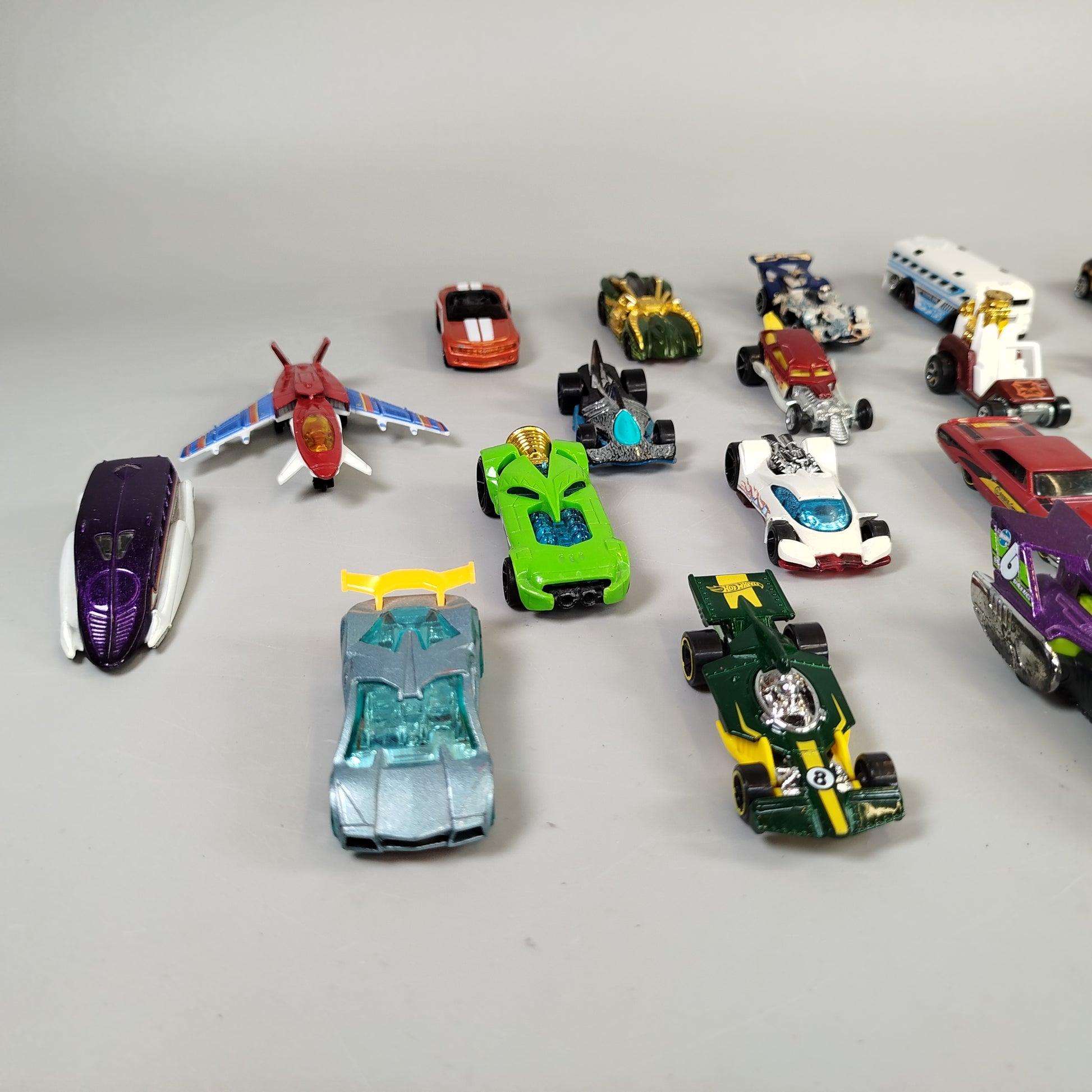 Hot Wheels Fahrzeuge Set von 26 – verschiedene Modelle