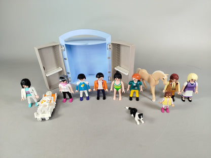 Playmobil Figuren-Set – 10 Figuren mit Pferd, Hund & Aufbewahrungsbox