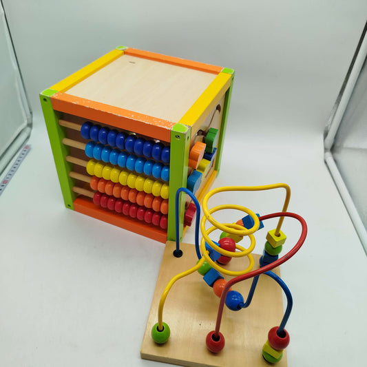 Motorikwürfel Holz mit Motorikschleife