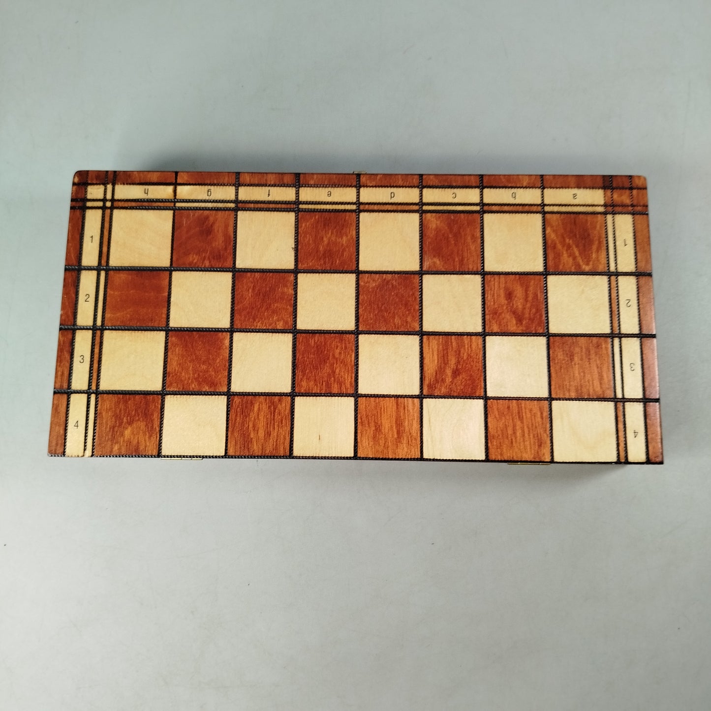 Reise-Schachspiel aus Holz mit Klappbrett