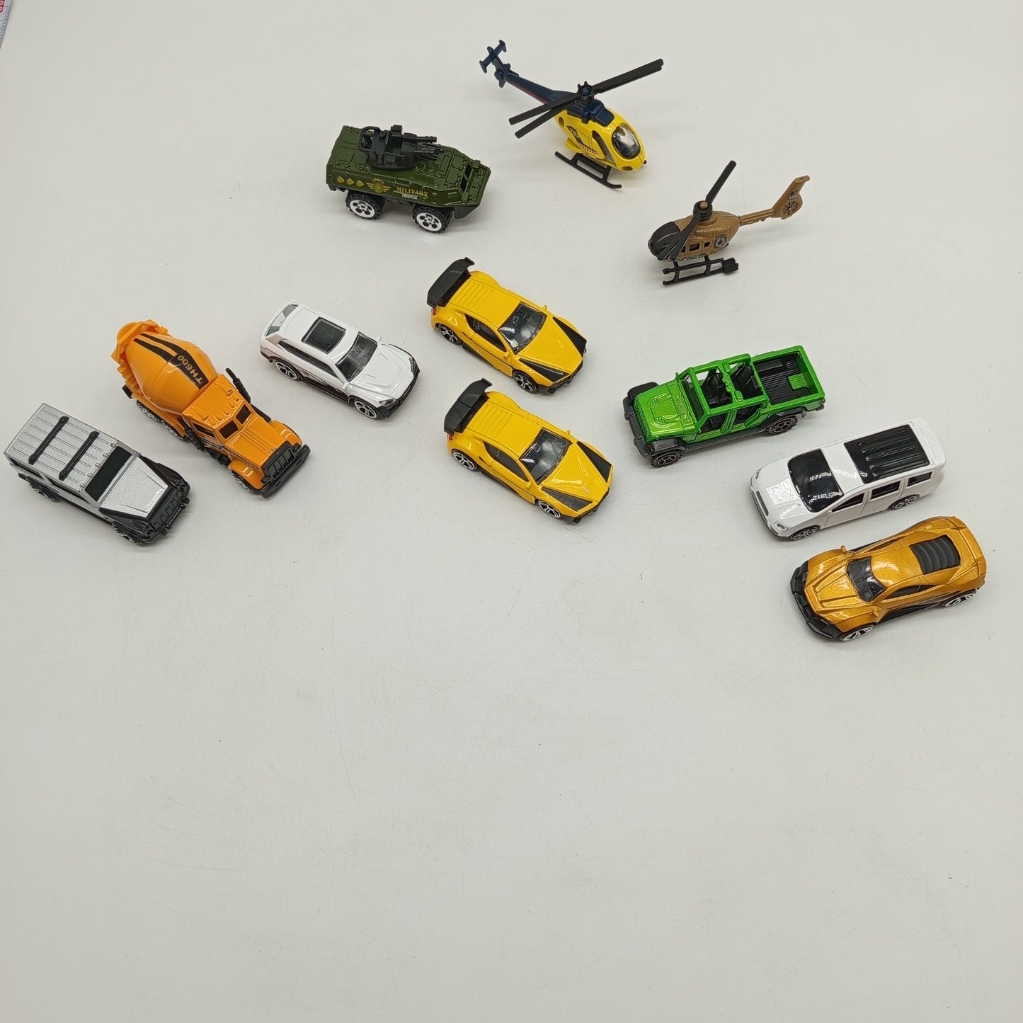 Fahrzeug Set von 11 – Autos, Betonmischer, Militärfahrzeug & Hubschrauber