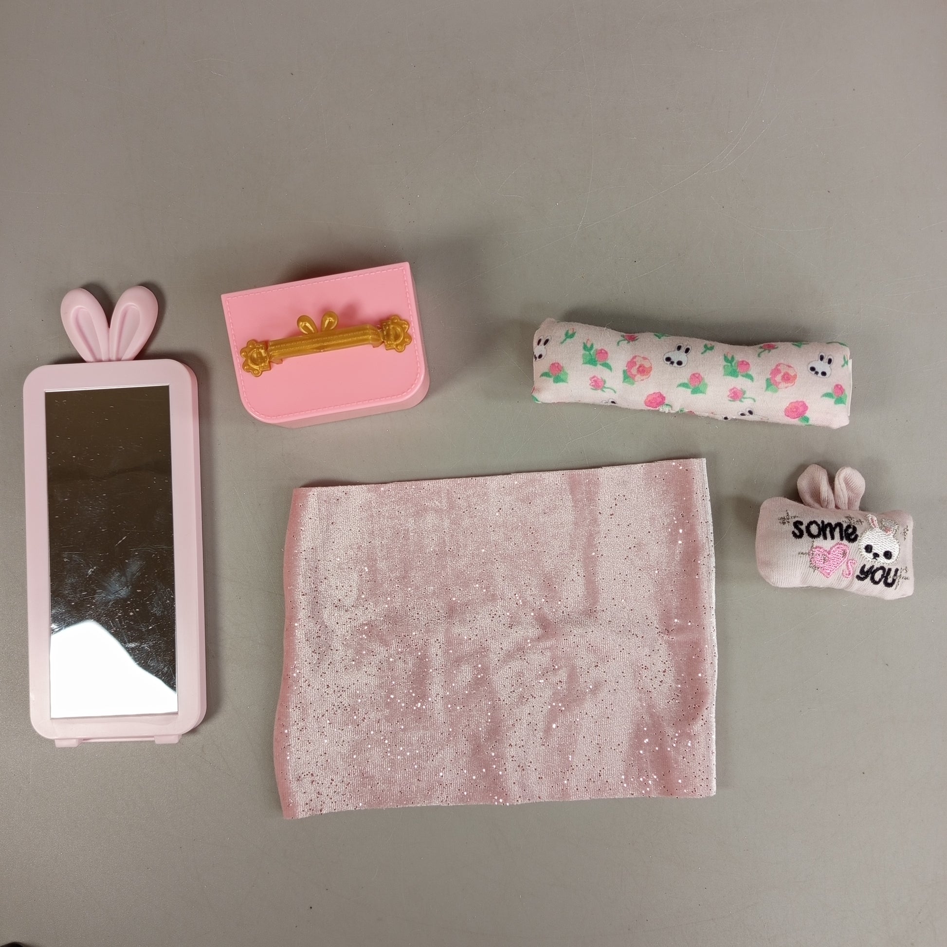 MGA Entertainment Na! Na! Na! Surprise 3-in-1 Rucksack-Schlafzimmer Set, OVP